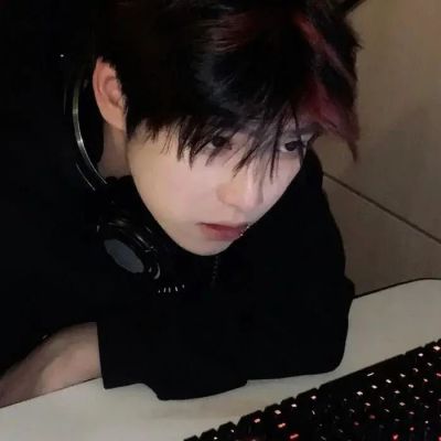 帅哥男生头像高质量ins高级图片