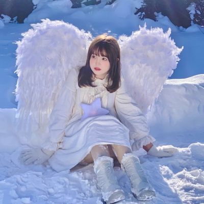 带翅膀女生头像真人