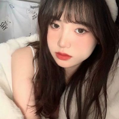 2025单人真人小众时尚女头图片