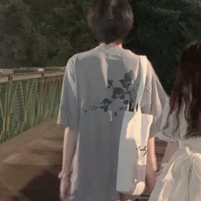 新出的情侣头像真人