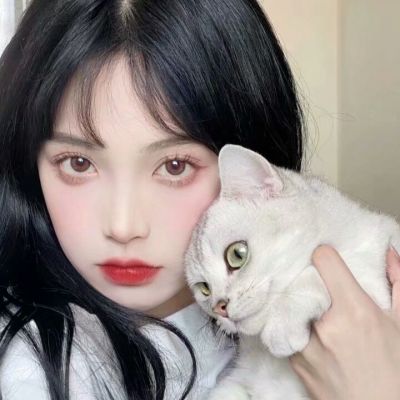 2025单人真人小众时尚女头图片