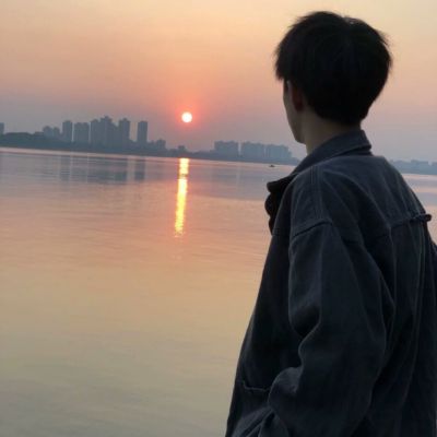 气质头像高级男生真人ins风格图片