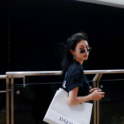 女生真人照片头像酷酷