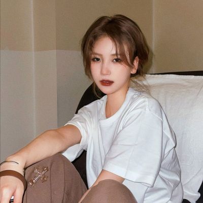女生真人照片头像酷酷