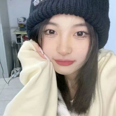 2025单人真人小众时尚女头图片