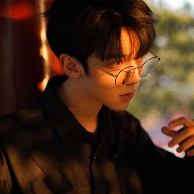 耐看的男头真人