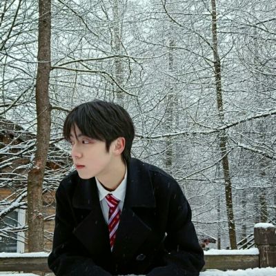 气质头像高级男生真人ins风格图片