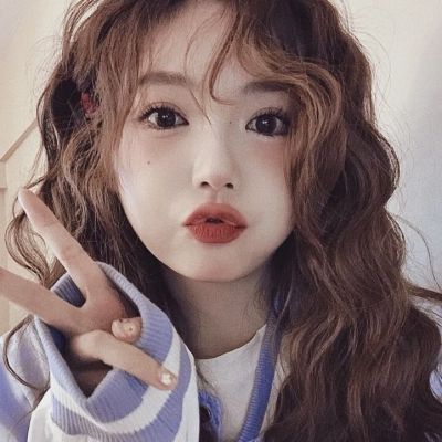 特别火的网图真人女生头像