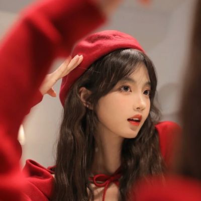 高级感满满的红色系女头像图片