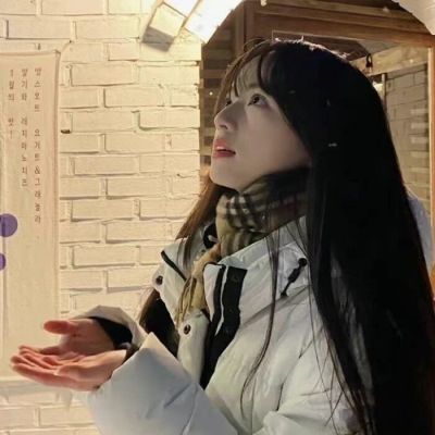 真人背景头像2025新款女