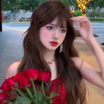 高级感满满的红色系女头像图片