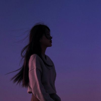 女生头像忧郁成熟伤感