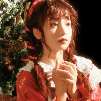 红色系过年女生头像
