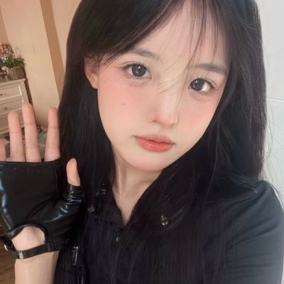 真人背景头像2025新款女