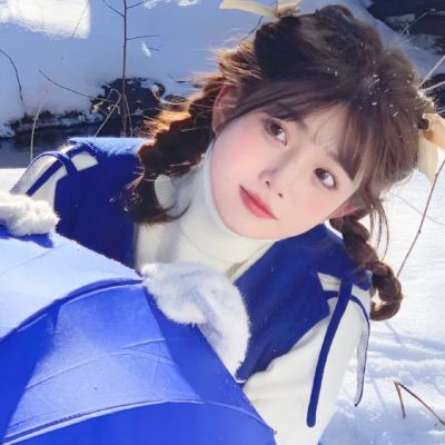 冬季氛围感女头像