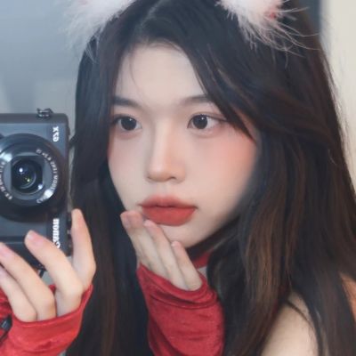 高级感满满的红色系女头像图片