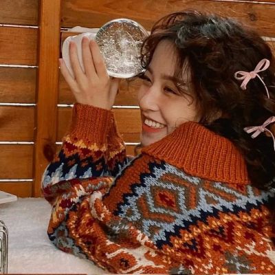 红色系过年女生头像