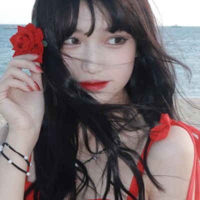 高级感满满的红色系女头像图片