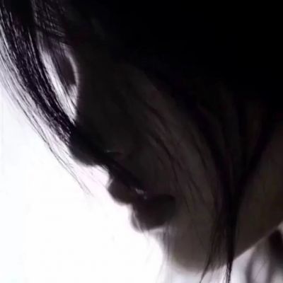  女生头像忧郁成熟伤感