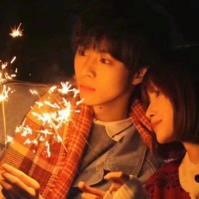 唯美浪漫烟花棒情侣头像图片