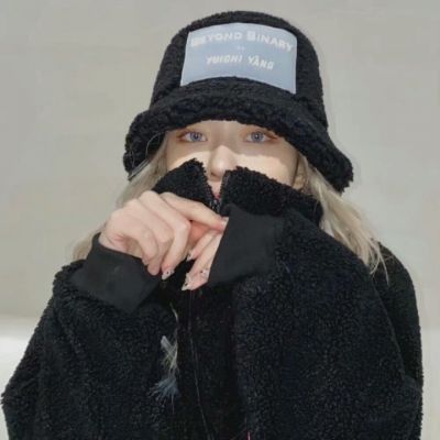 ins风小众头像女生微信真人图片