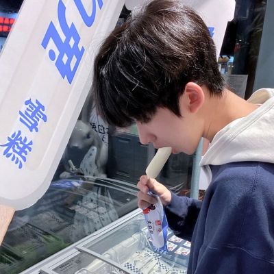ins风格真人帅气男生头像图片