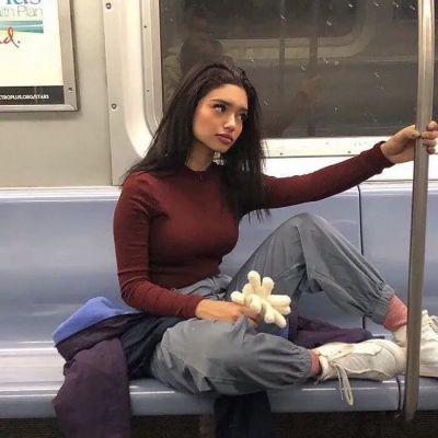 2025年的欧美女生的头像图片