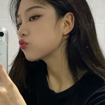 高冷的头像女生