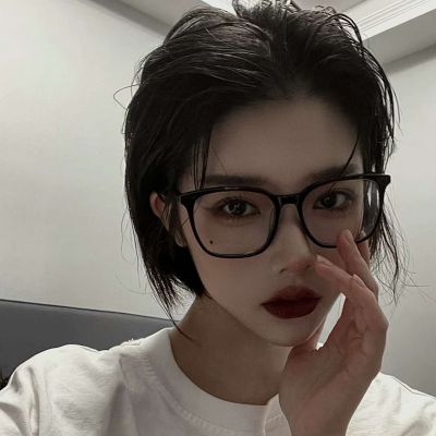 高冷的头像女生