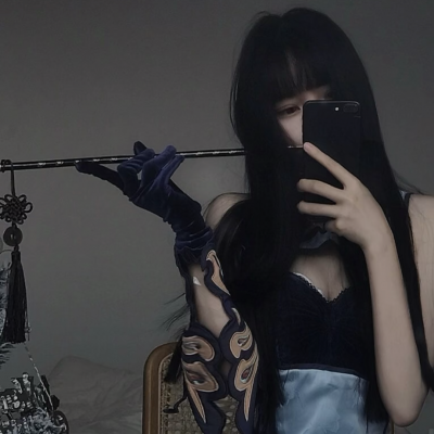 高冷的头像女生