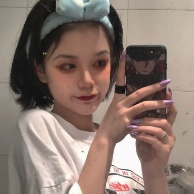 高冷的头像女生