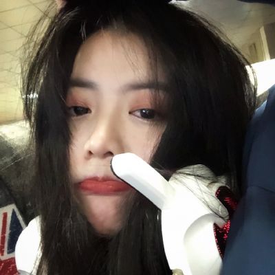高冷的头像女生