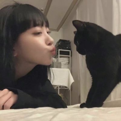 2025最火的露脸女生头像图片