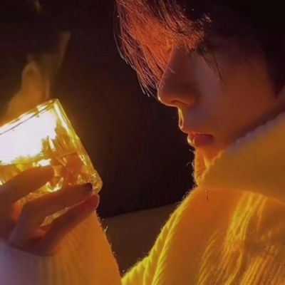 头像男生丧系侧脸