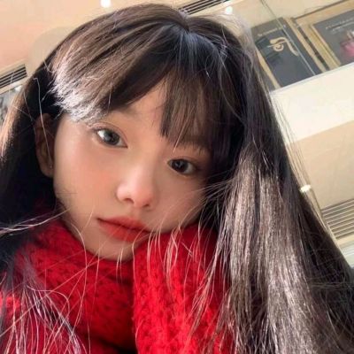 红色氛围感头像女生
