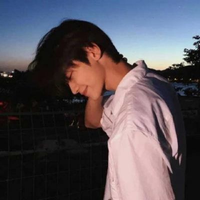 头像男生丧系侧脸