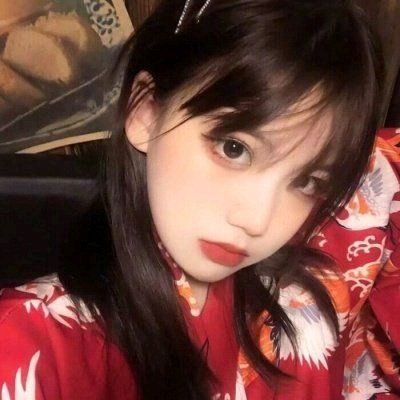 红色氛围感头像女生