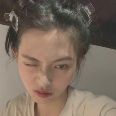 2025最火的露脸女生头像图片