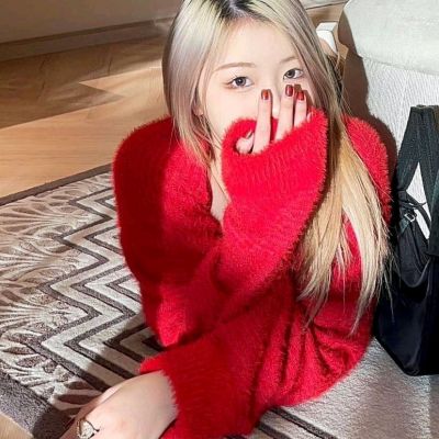 红色氛围感头像女生
