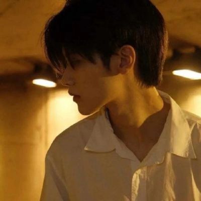 头像男生丧系侧脸