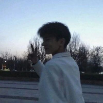 头像男生丧系侧脸