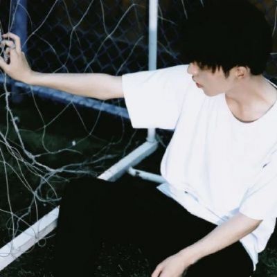 头像男生丧系侧脸