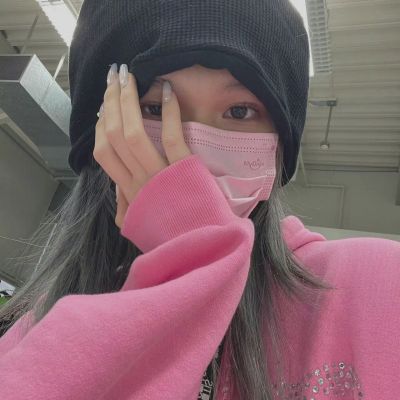 2025最火的露脸女生头像图片