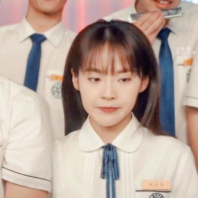 学生情侣头像校服两张
