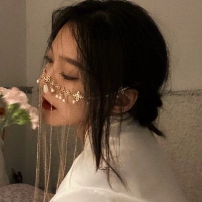 拿花的女生头像