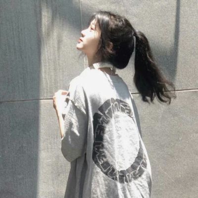 侧脸女头像简单干净图片