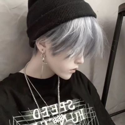 高级感优质男生露脸头像
