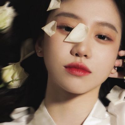 优质高级大学女生头像图片