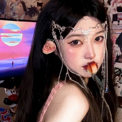 拿花的女生头像
