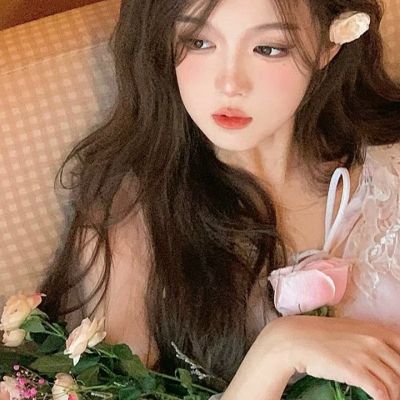 拿花的女生头像